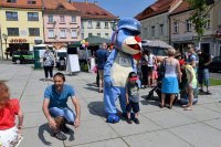 policjanci na festynie rodzinnym