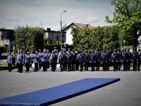 Strażacy i policyjna orkiestra podczas obchodów.