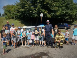 policjanci na spotkaniu z dziećmi