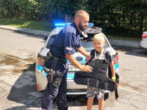 policjanci na spotkaniu z dziećmi