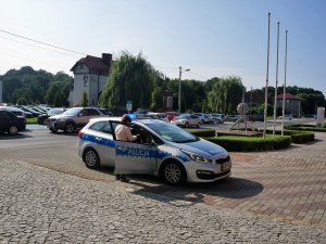 policjanci podczas czynności