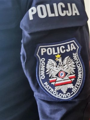 naszywka na rękaw munduru policyjnego z logo Ogniwa Patrolowo-Interwencyjnego wodzisławskiej policji