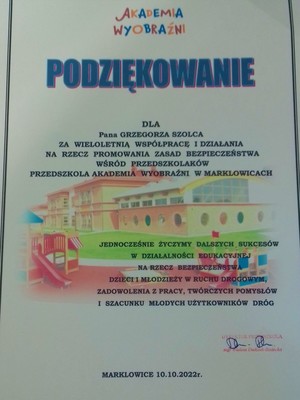 dyplom z podziękowaniami dla policjanta od dyrekcji przedszkola