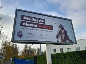 zdjęcie przedstawia bilbord kampanii o nazwie &quot;Nie daj się złowić w sieci&quot;