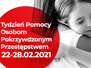 plakat dot. pomocy osobom pokrzywdzonym przestępstwem, na plakacie znajduje się zdjęcie kobiety i tulącej się do niej dziewczynki