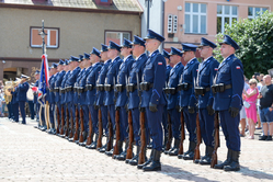 zdjęcie przedstawia policjantów podczas uroczystych obchodów z okazji święta policji