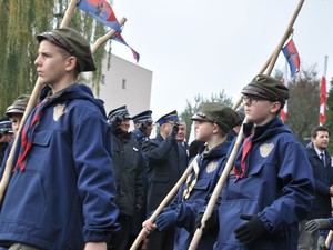 harcerze podczas uroczysteogo pochodu