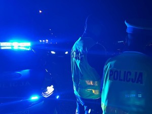 policjanci podczas pracy w pobliżu cmentarzy w czasie akcji Wszystkich Świętych