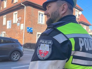 policjanci podczas pracy w pobliżu cmentarzy w czasie akcji Wszystkich Świętych